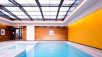 Indoor pool, pool loungers