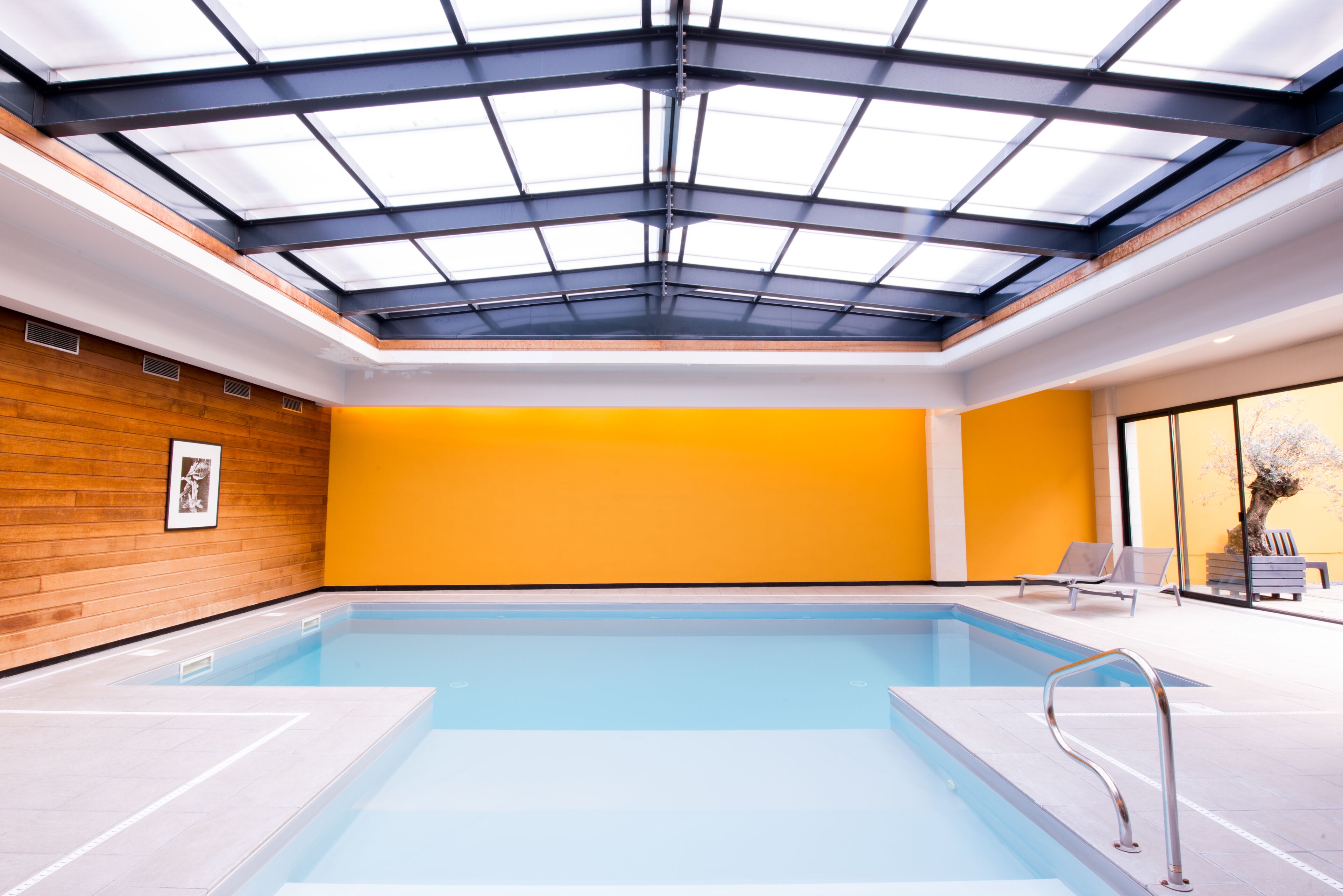 indoor pool, pool loungers
