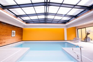 Indoor pool, pool loungers