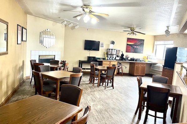 Free daily continental breakfast