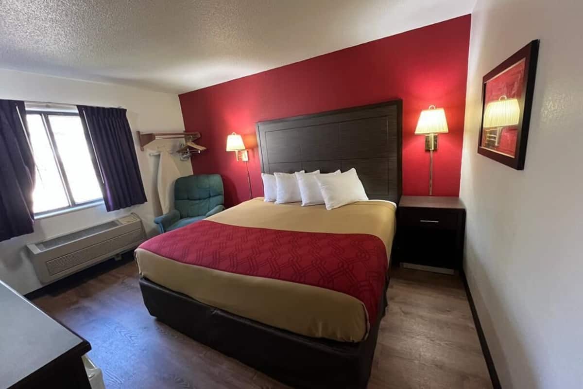 Free WiFi, bed sheets