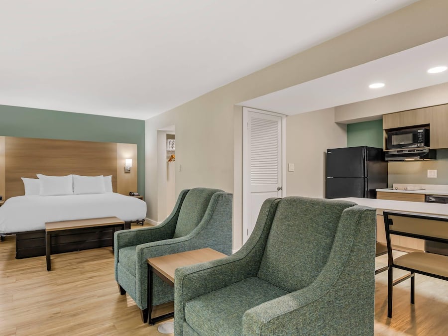 Suite, 1 kingsize bed, niet-roken | Luxe beddengoed, verduisterende gordijnen, een strijkplank/strijkijzer