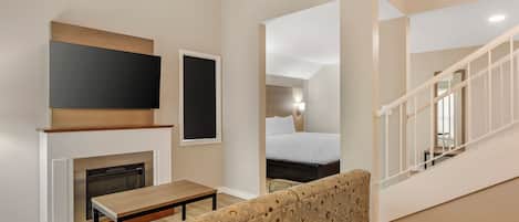 Suite, Multiple Beds, Non Smoking | Bathroom | Combined shower/tub, free toiletries, hair dryer, towels