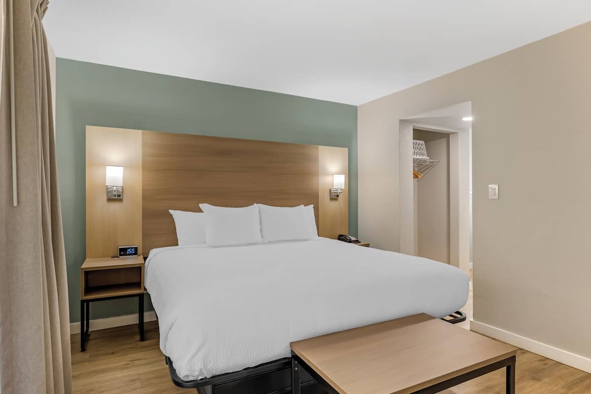 Ropa de cama de alta calidad y cortinas blackout