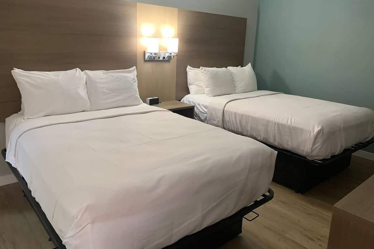 Suite, 2 Tempat Tidur Double, Bebas Asap Rokok | Seprai premium, tirai kedap cahaya, dan setrika/meja setrika