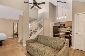 Sviitti, useita sänkyjä, tupakointi kielletty | Ylelliset vuodevaatteet, pimennysverhot, silitysrauta/-lauta