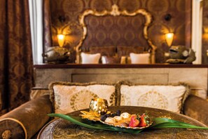 Exclusive Suite, Lagoon View (Damasco) | Egyptian cotton sheets, premium bedding, down comforters, pillowtop beds
