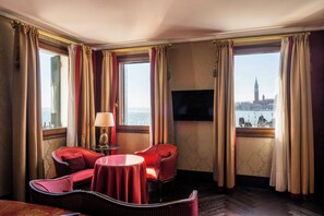 普通套房, 湖景 | 埃及棉床單、高級寢具、羽絨被、特厚豪華床墊