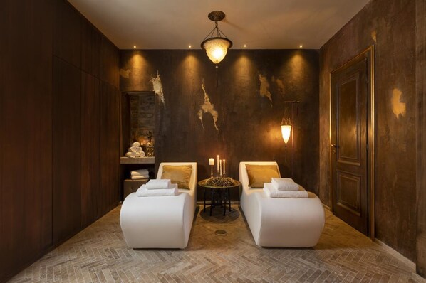 Couples treatment rooms, hot tub, steam room, Turkish bath