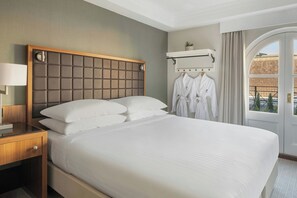 Executive Suite, 1 Double Bed, City View | Premium bedding, in-room safe, desk, blackout curtains