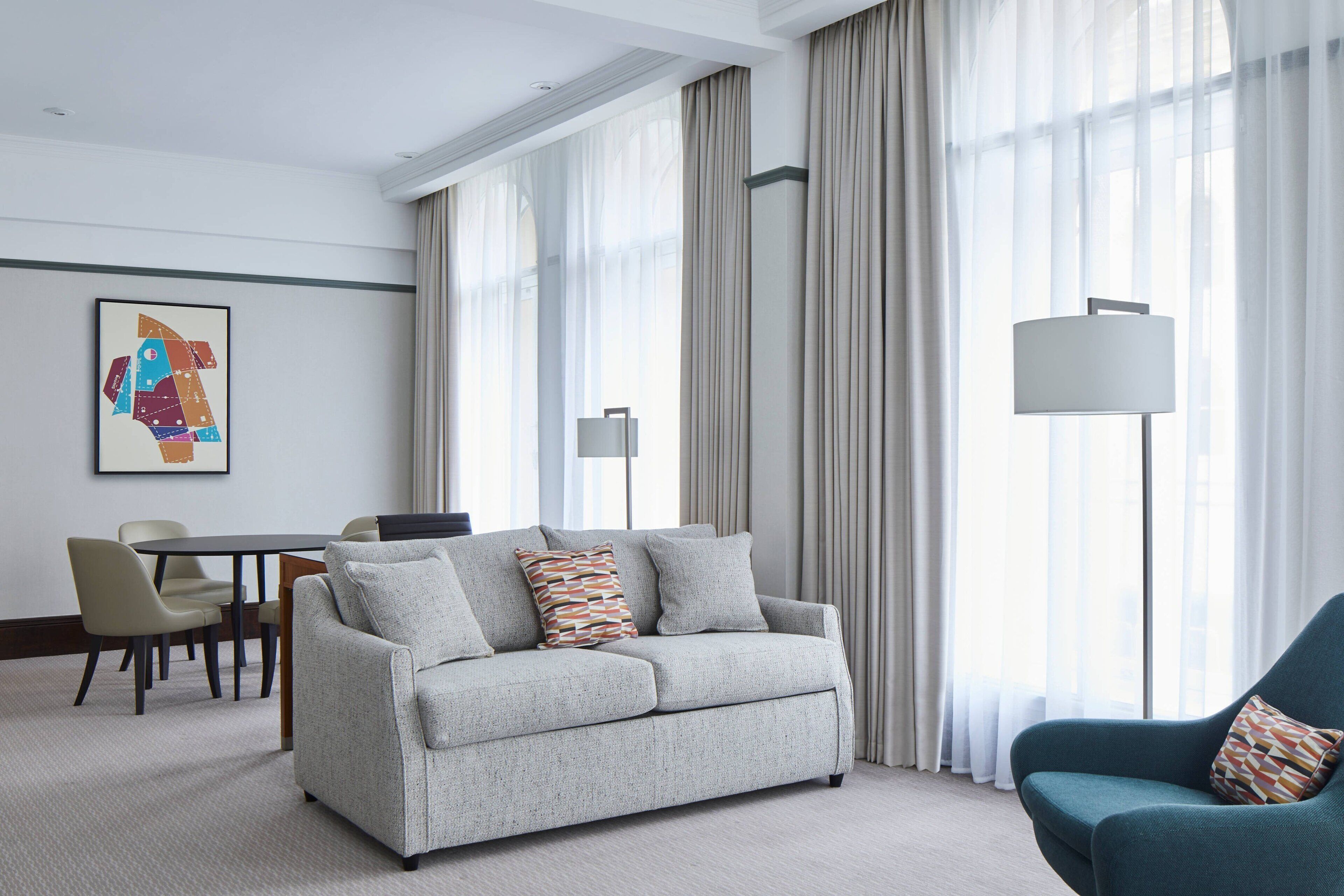 junior suite, 1 king bed, non smoking | 1 bedroom, premium bedding, in-room safe, desk