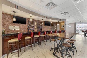 Bar (on property) - Best Western Plus Wausau Tower Inn (Wausau)