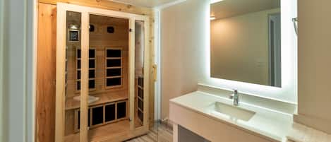 Suite, 1 King-Bett, Nichtraucher, Kochnische (Walk-in Shower;with Sofabed)