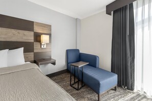 Standard Room, 1 King Bed, Non Smoking, Refrigerator & Microwave (Walk-in Shower) | Desk, laptop workspace, blackout drapes, iron/ironing board - Best Western Plus Wausau Tower Inn (Wausau)