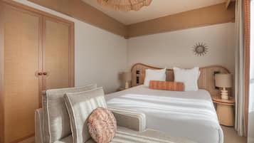 Premium bedding, in-room safe, individually decorated