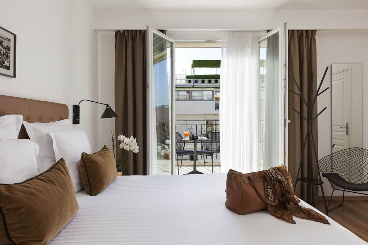 Hochwertige Bettwaren, Zimmersafe, individuell dekoriert