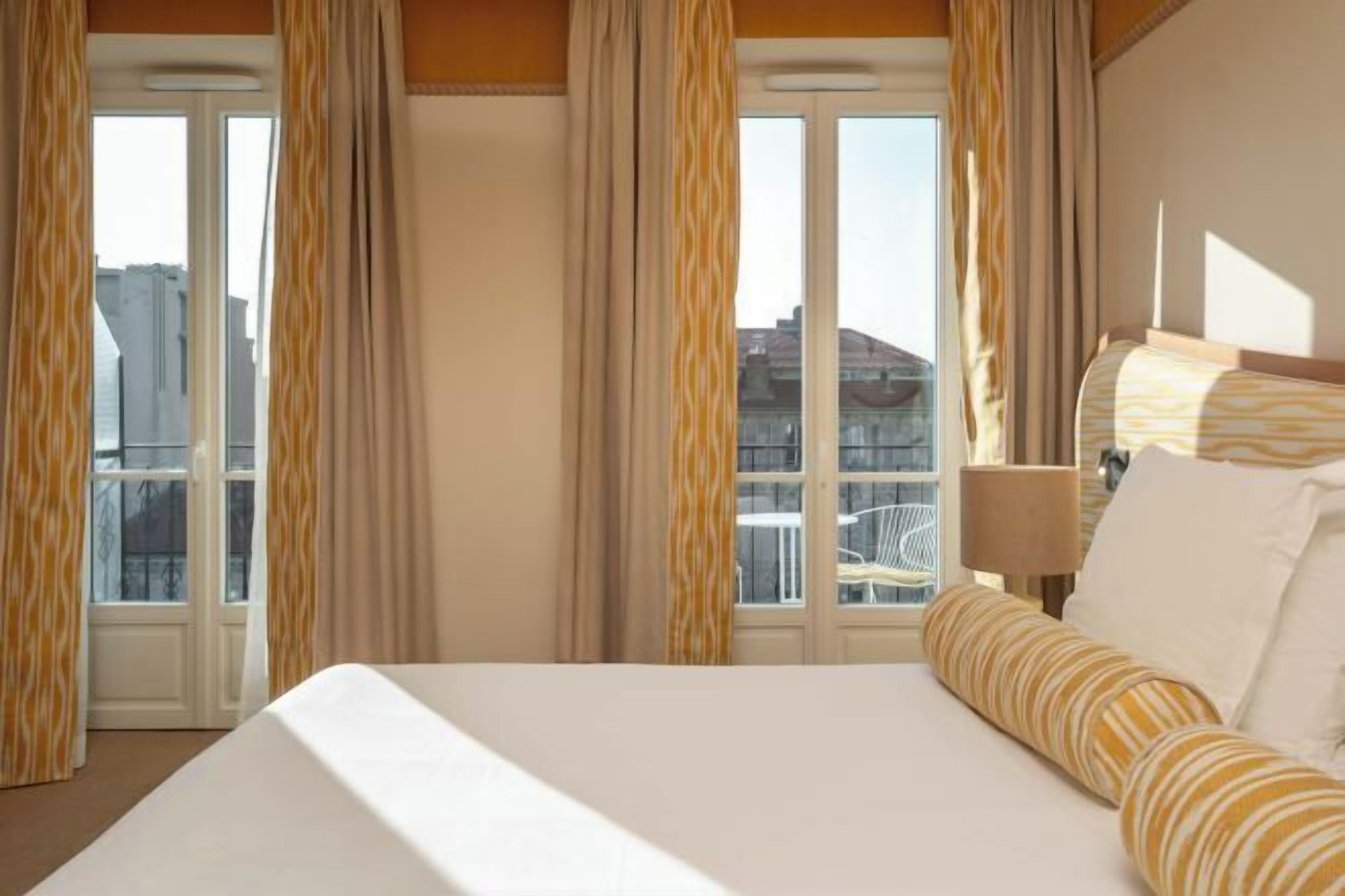 Literie de qualité supérieure, coffres-forts dans les chambres