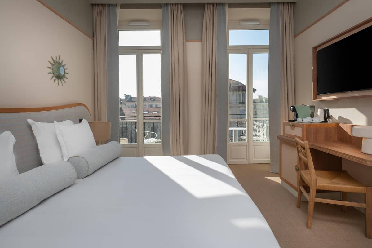 Executive Double or Twin Room | 1 bedroom, premium bedding, in-room safe, individually decorated