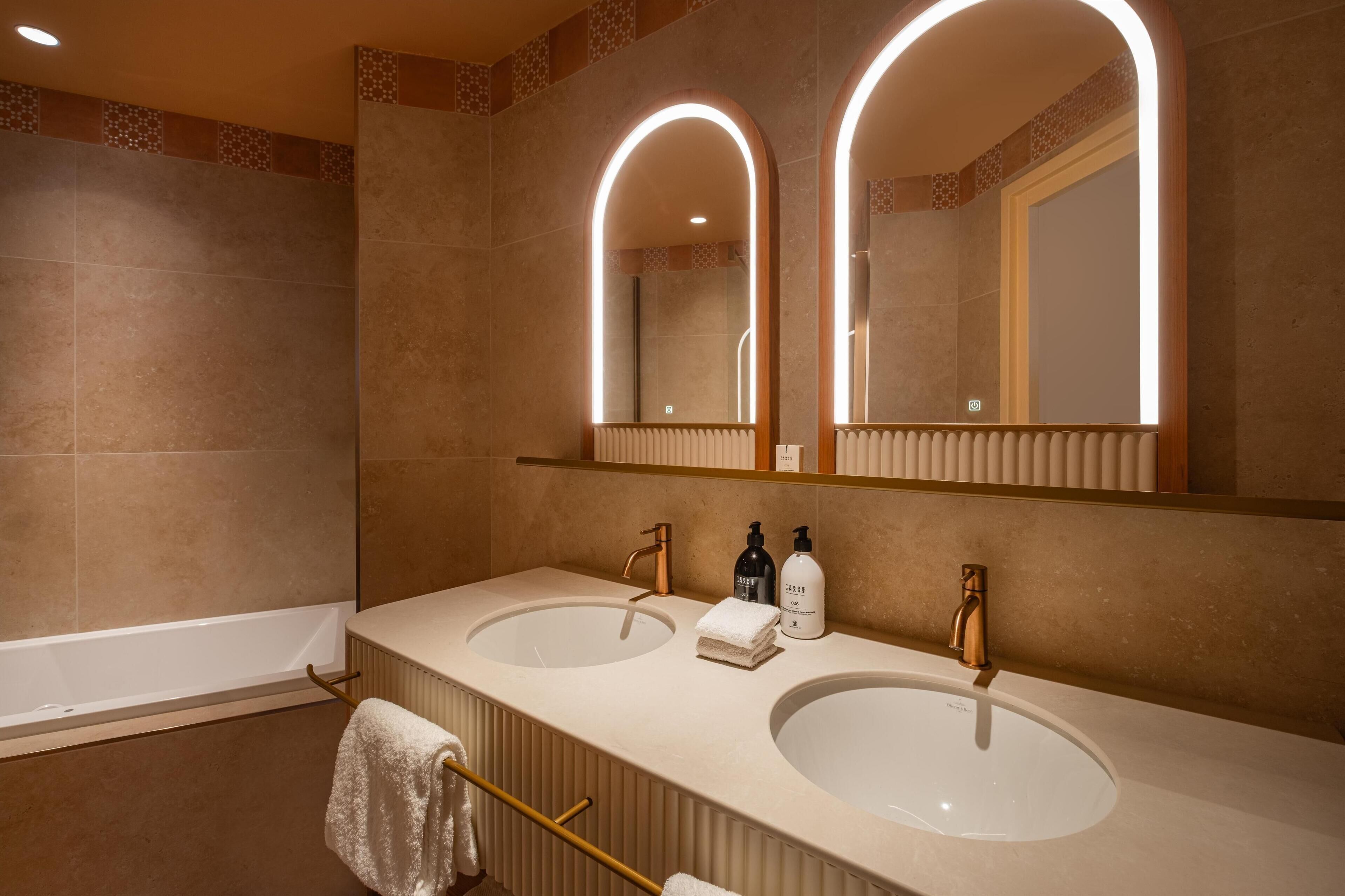 junior suite | bathroom | free toiletries, hair dryer, bathrobes, slippers