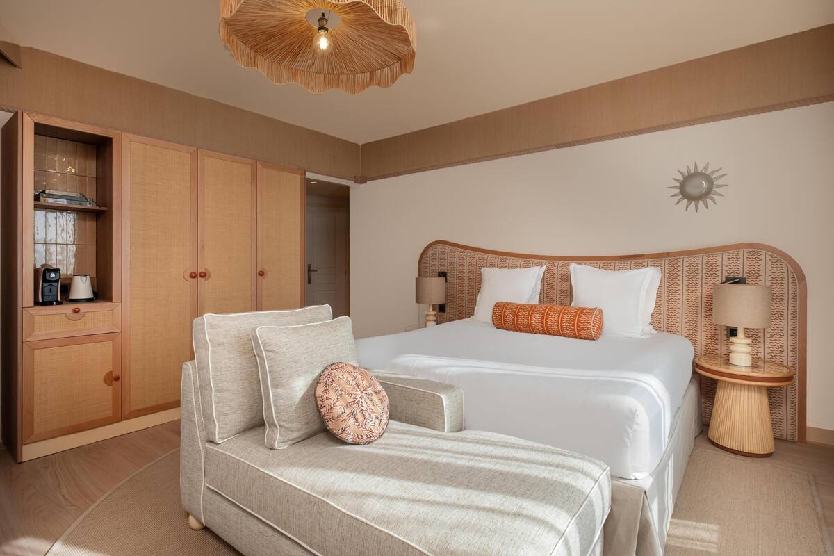 Suite | Premium bedding, in-room safe, desk, laptop workspace