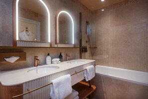 Classic Double or Twin Room | Bathroom | Free toiletries, hair dryer, bathrobes, slippers - Hôtel Le Soleia by Inwood Hotels (Nice)