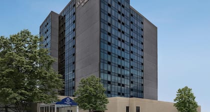 DoubleTree by Hilton Pointe Claire Montreal Airport West