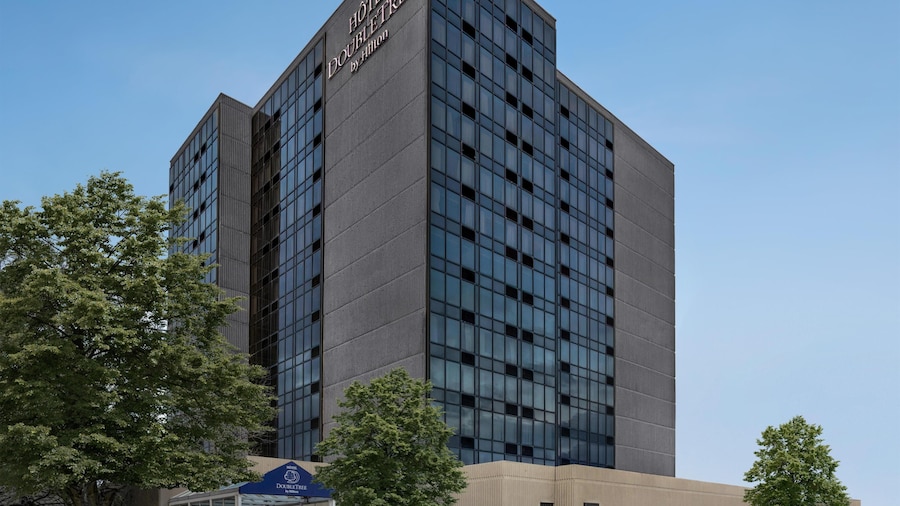 DoubleTree by Hilton Pointe Claire Montreal Airport West
