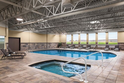DoubleTree by Hilton Pointe Claire Montreal Airport West