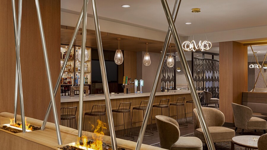 DoubleTree by Hilton Pointe Claire Montreal Airport West