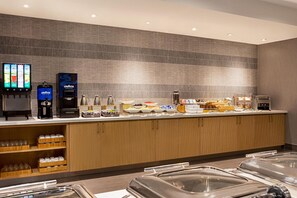 Tägliches großes Frühstück gegen Gebühr