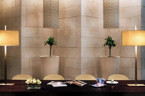 2 restaurants, breakfast, lunch, dinner served; international cuisine 