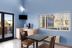 Lobby - Travelodge by Wyndham Banning CA Near Casino/Outlet Mall (Banning)