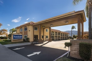 Exterior - Travelodge by Wyndham Banning CA Near Casino/Outlet Mall (Banning)