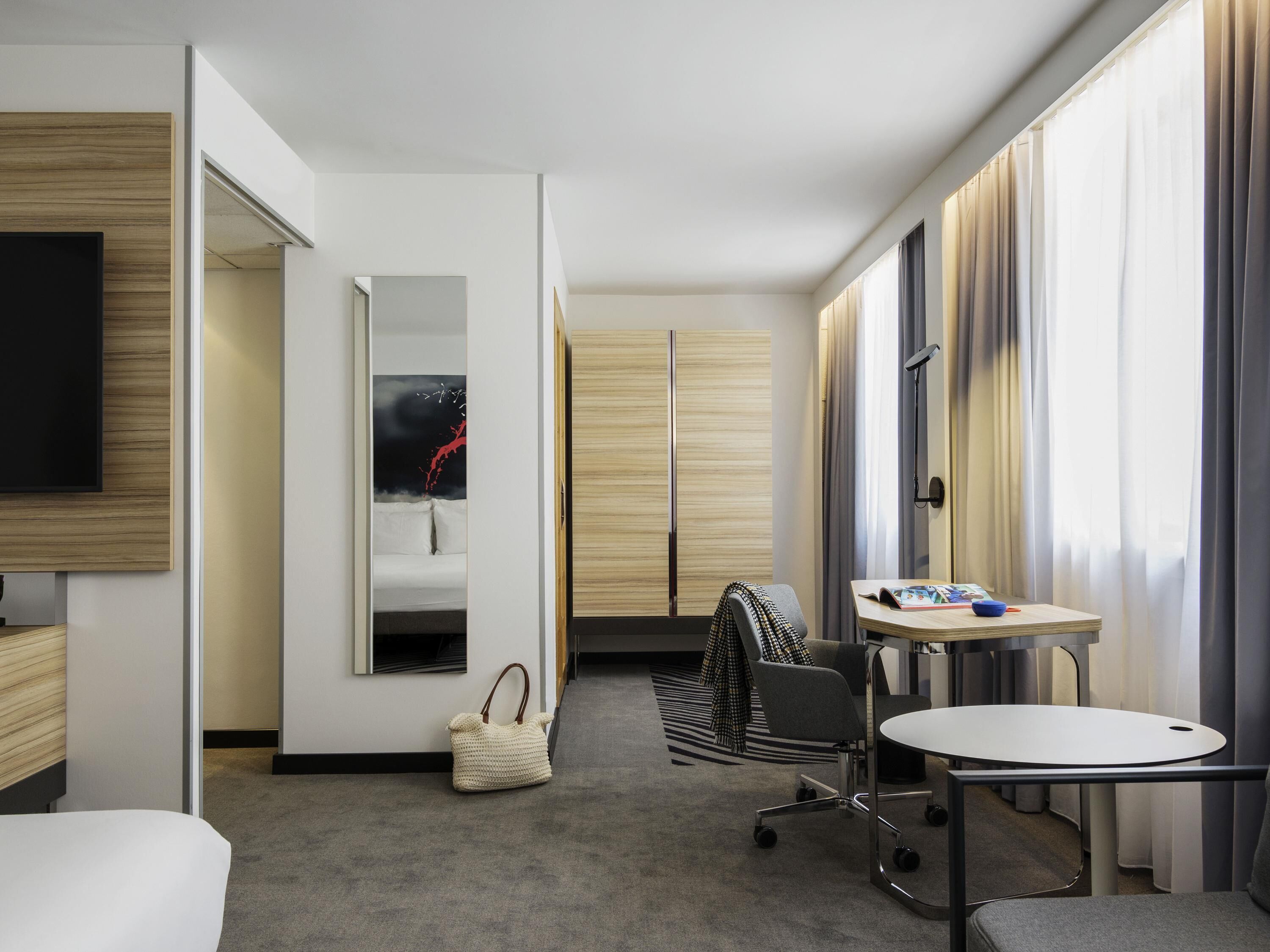 Executive Room, 1 Double Bed with Sofa bed | In-room safe, desk, soundproofing, iron/ironing board