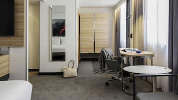 Executive Room, 1 Double Bed with Sofa bed | In-room safe, desk, soundproofing, iron/ironing board