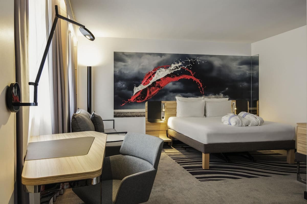 Executive Room, 1 Double Bed with Sofa bed | In-room safe, desk, soundproofing, iron/ironing board