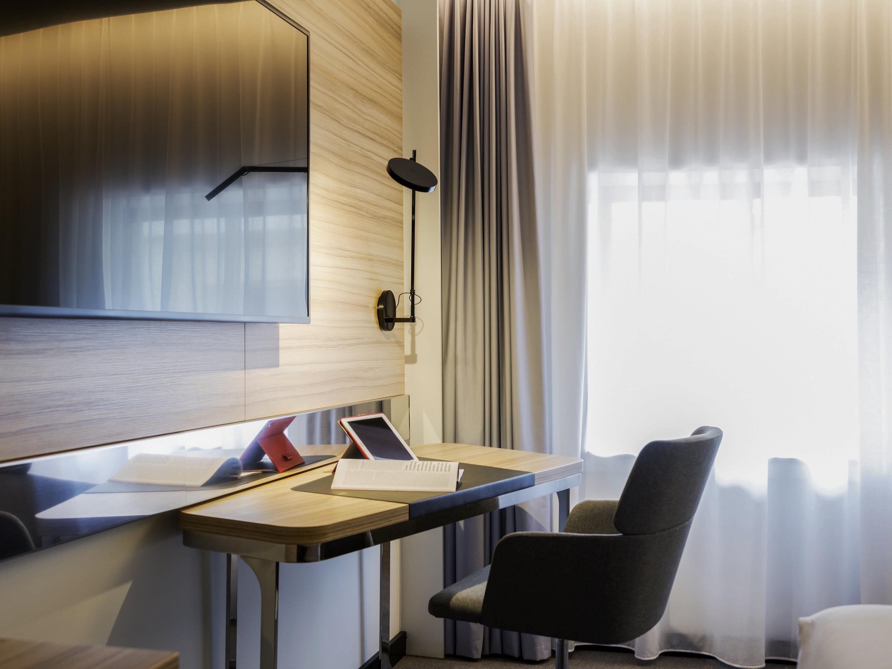 Superior kamer, 1 tweepersoonsbed | Een kluis op de kamer, een bureau, geluiddichte muren