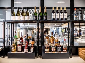 Aamiainen, lounas ja illallinen; kansainvälinen keittiö