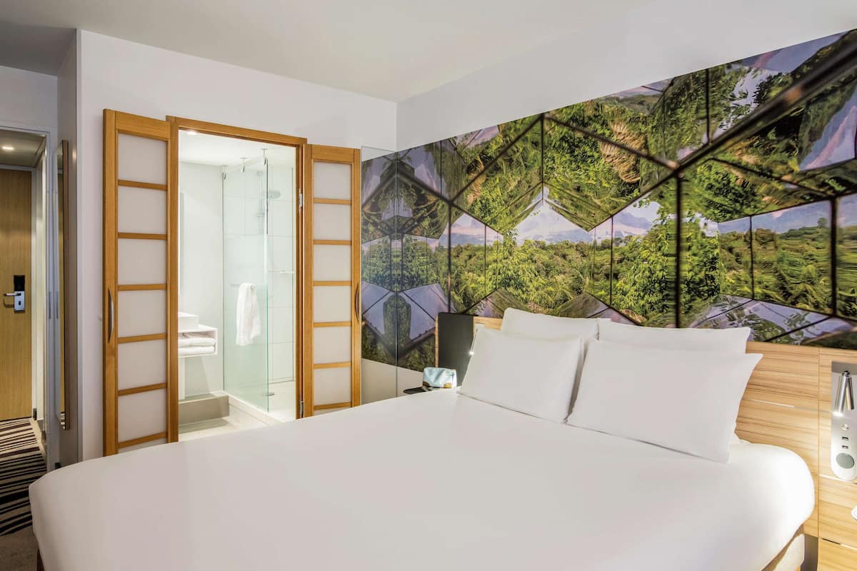 1 bedroom, in-room safe, desk, soundproofing