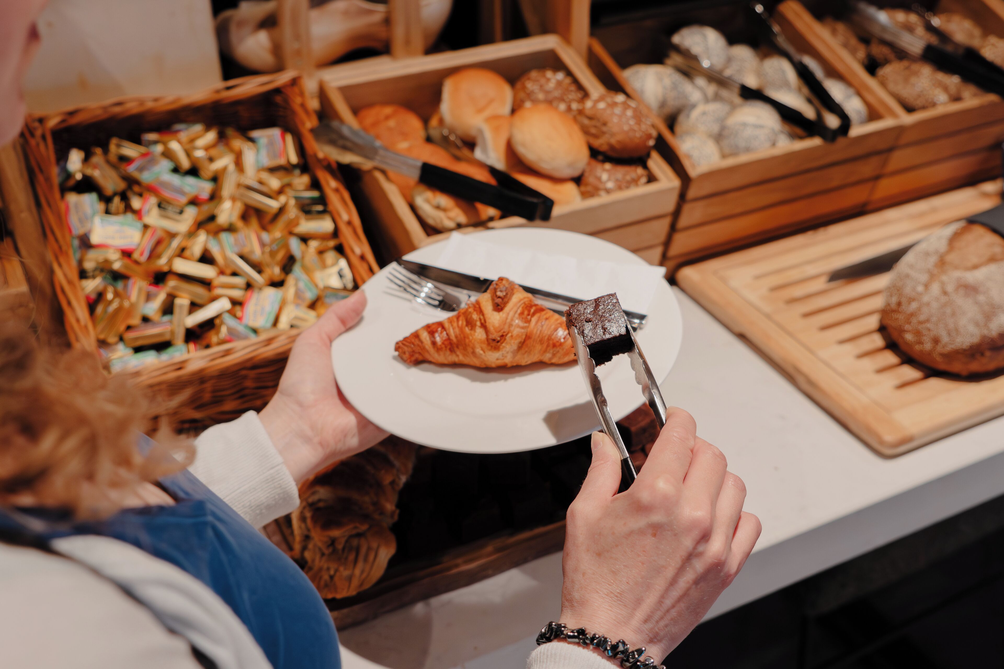 daily buffet breakfast (eur 24 per person)