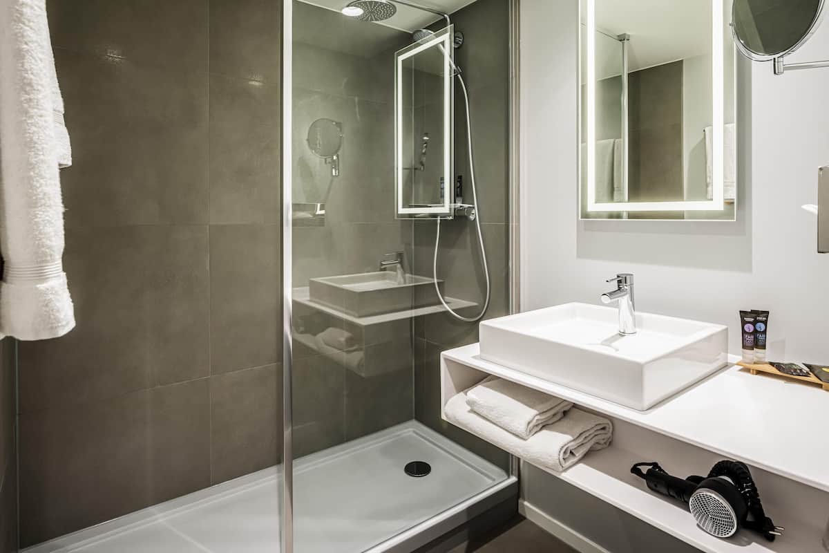 In-room safe, desk, soundproofing, iron/ironing board