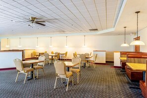 Breakfast area - Americas Best Value Inn Fredonia NY (Fredonia)