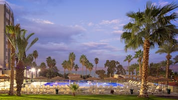 Seasonal outdoor pool, pool umbrellas, sun loungers