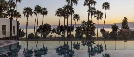 Seasonal outdoor pool, pool umbrellas, sun loungers