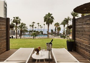 32-inch flat-screen TV with satellite channels, TV - Lake House Kinneret (Tiberias)