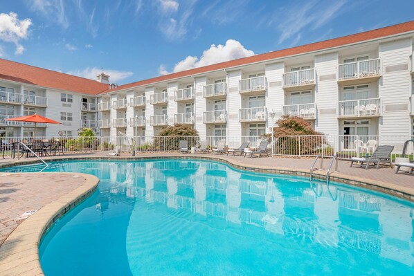 من حمّامات السباحة المغطاة، حمّام سباحة خارجي موسمي