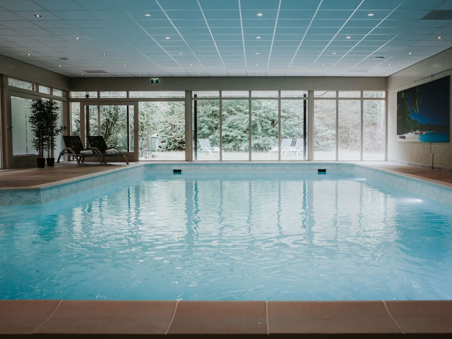 Indoor pool, sun loungers