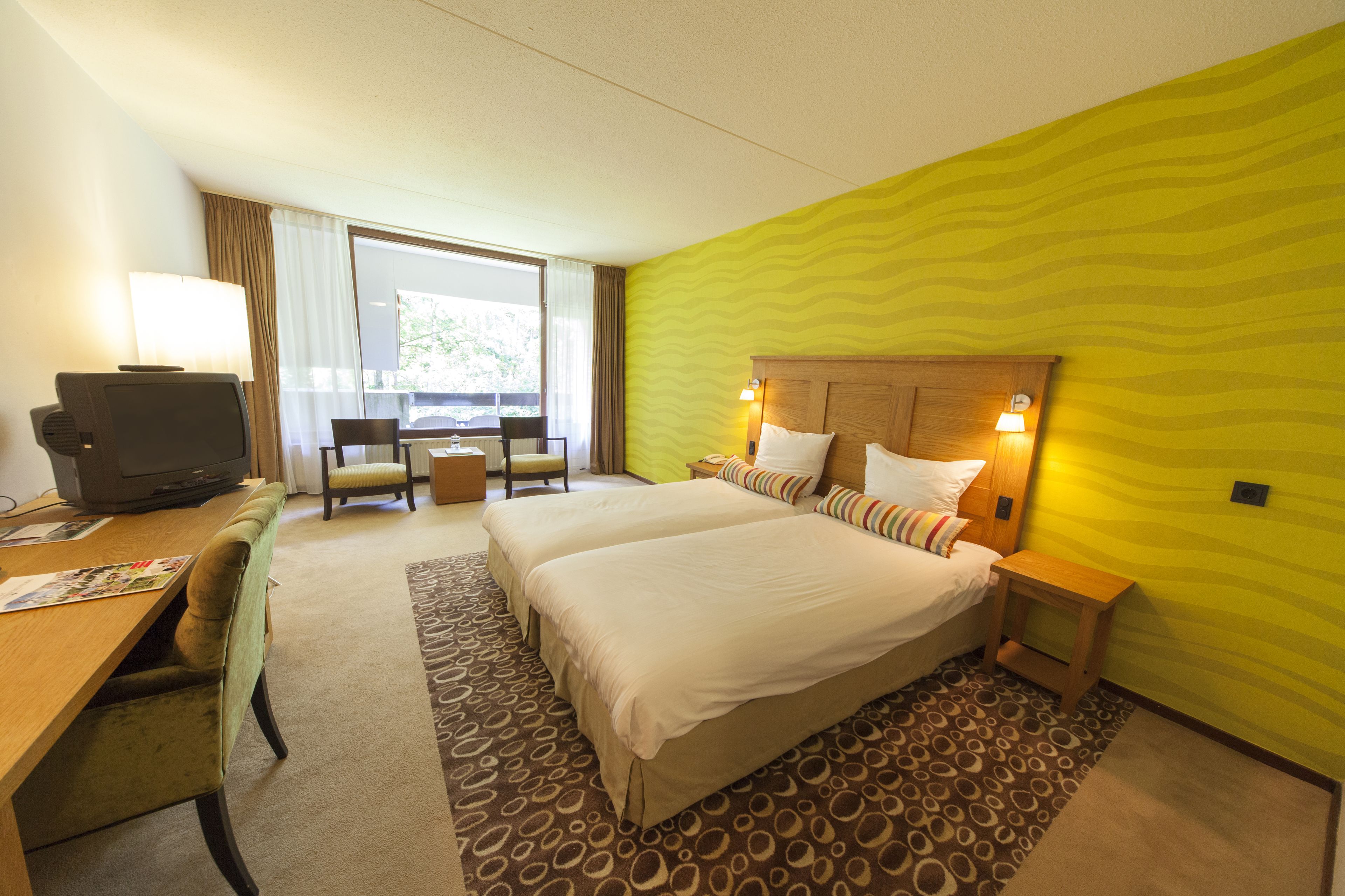 Quarto superluxo, banheira | Cofres nos quartos, escrivaninha, berços (sobretaxa), Wi-Fi de cortesia
