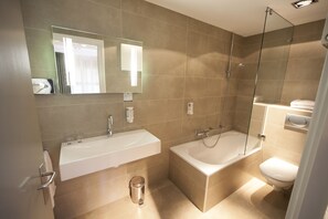 Amenidades de baño ecológicas, secadora de cabello, toallas 