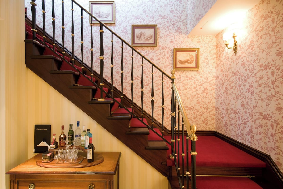 Egyptian cotton sheets, premium bedding, minibar, in-room safe